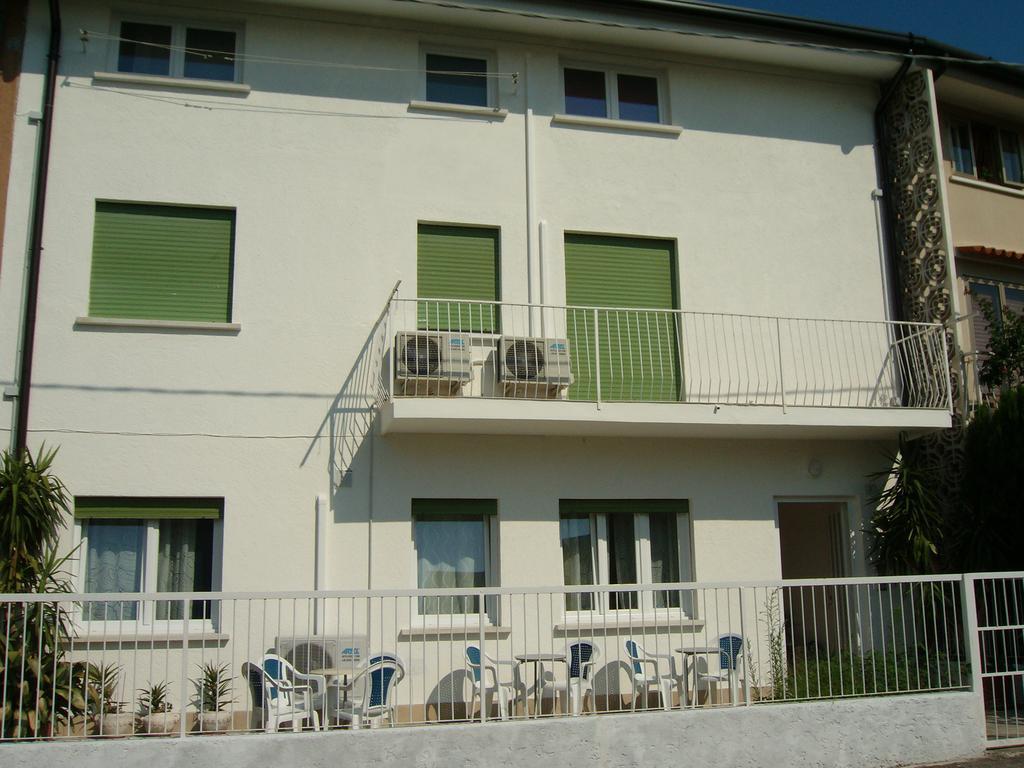 Appartamenti Condominio Daniele Grado Habitación foto